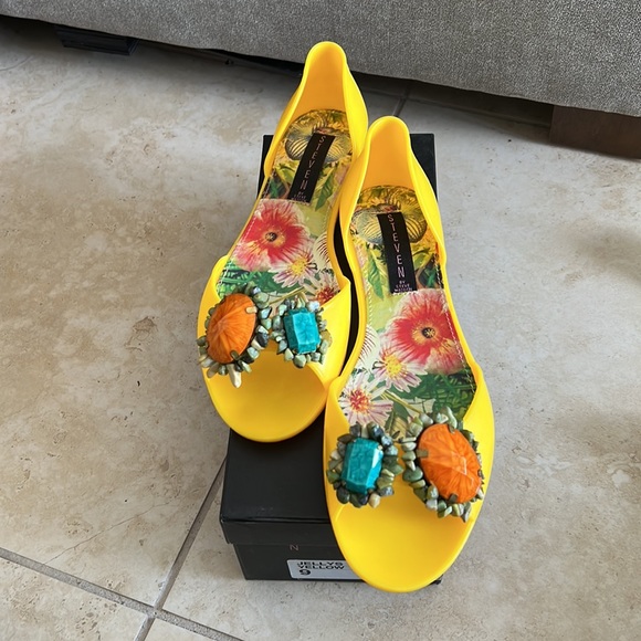 Steven By Steve Madden Shoes - NEW Steven by Steve Madden. Size 9. Jellys Yellow